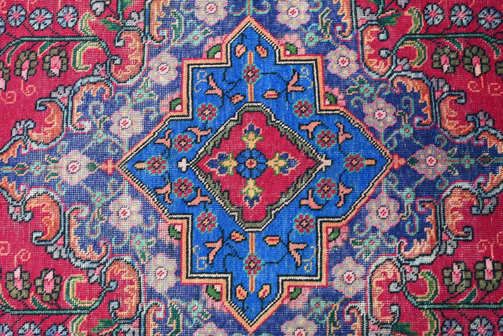red Oversized rug 9' 6" x 9' 2"