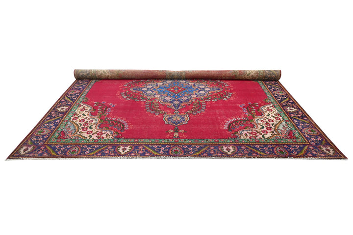red Oversized rug 9' 6" x 9' 2"