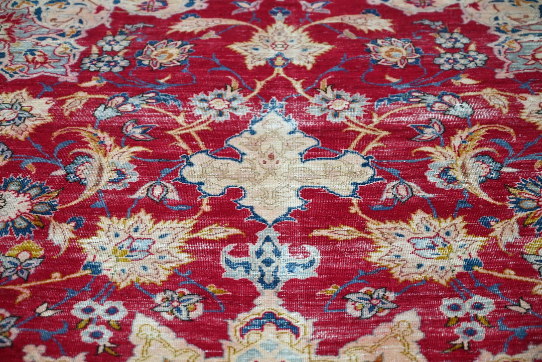 red Oversized rug 8' 8" x 12' 8"