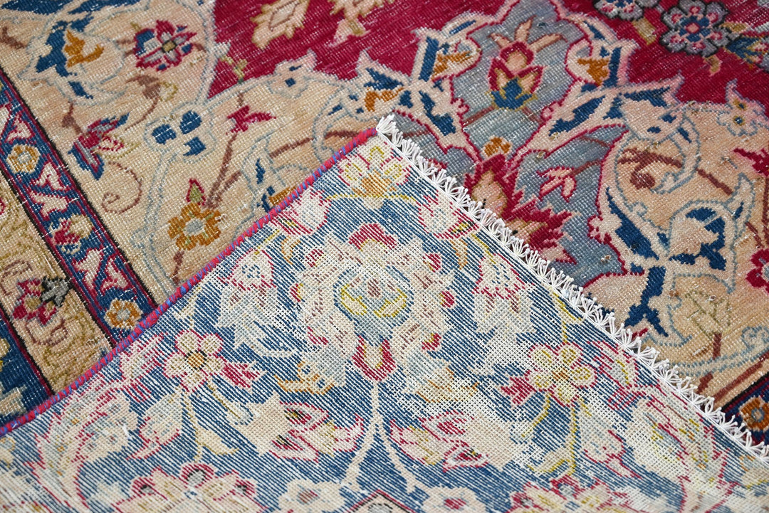 red Oversized rug 8' 8" x 12' 8"