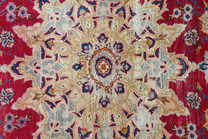 red Oversized rug 8' 8" x 12' 8"