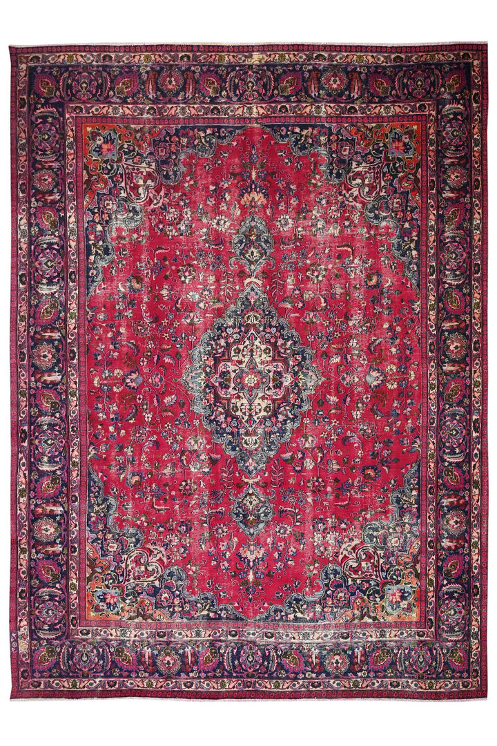 red Oversized rug 9' 1" x 12' 6"