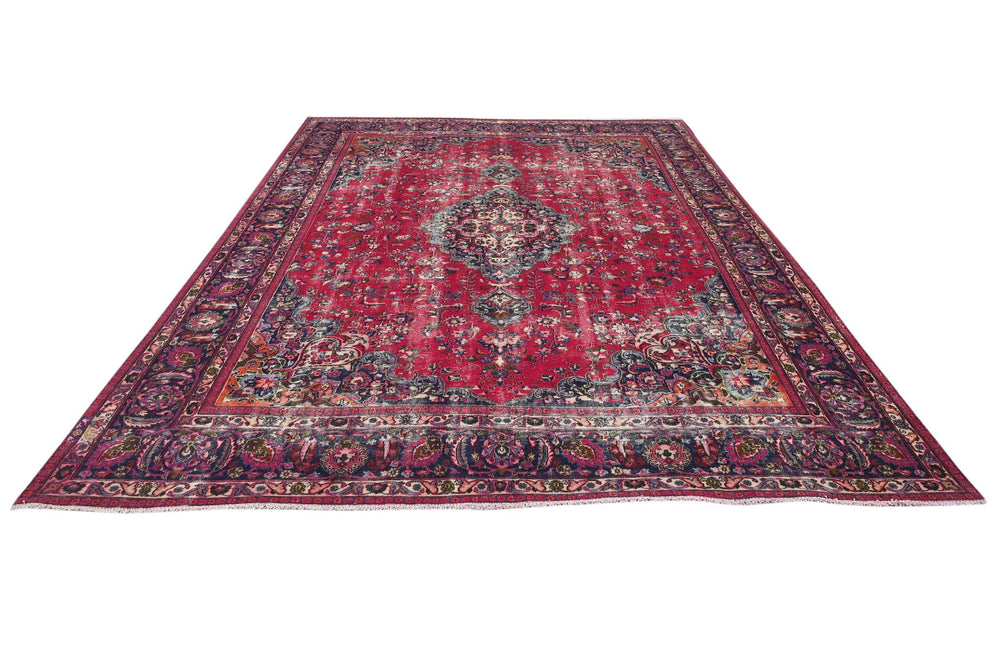 red Oversized rug 9' 1" x 12' 6"