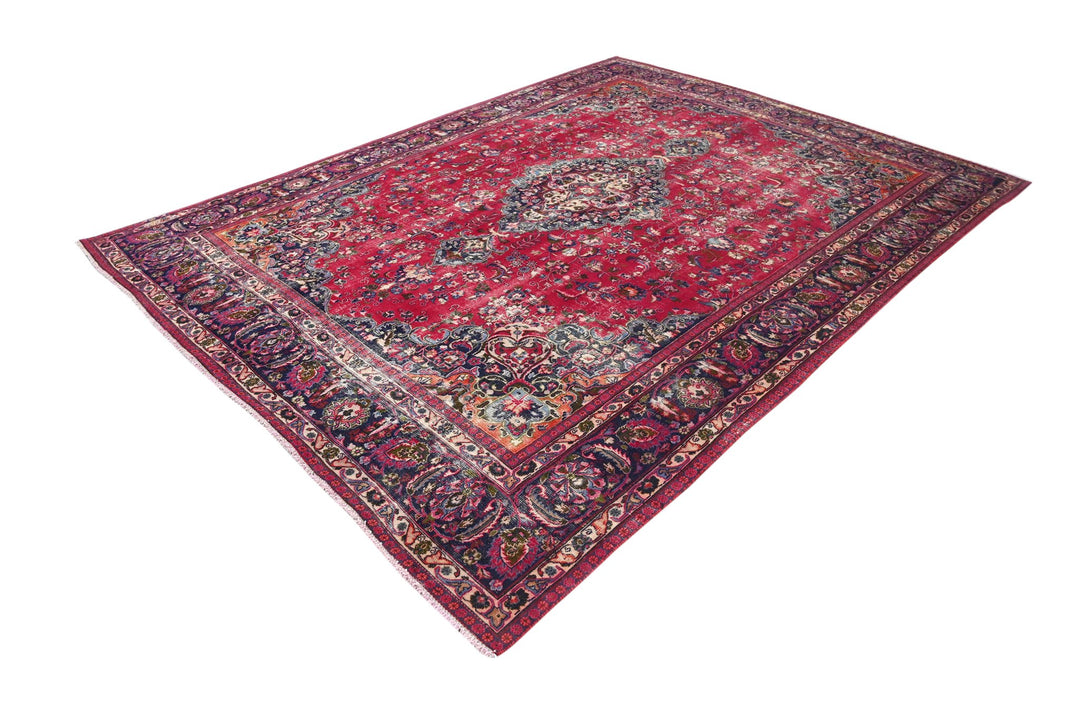 red Oversized rug 9' 1" x 12' 6"