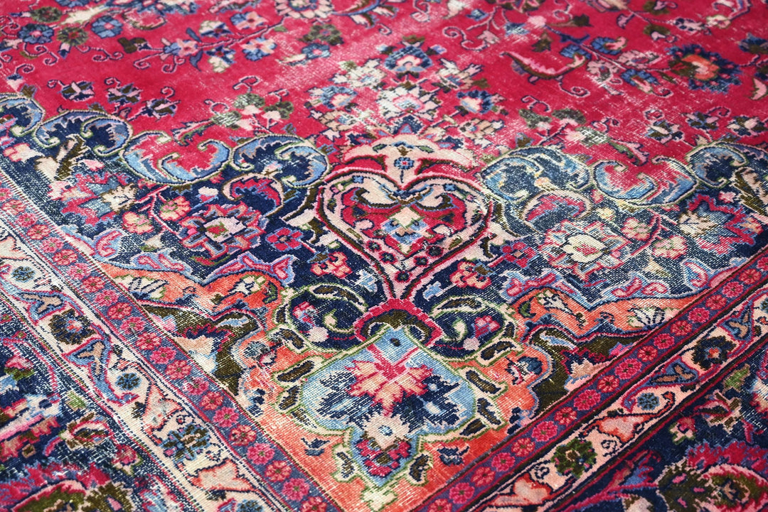 red Oversized rug 9' 1" x 12' 6"