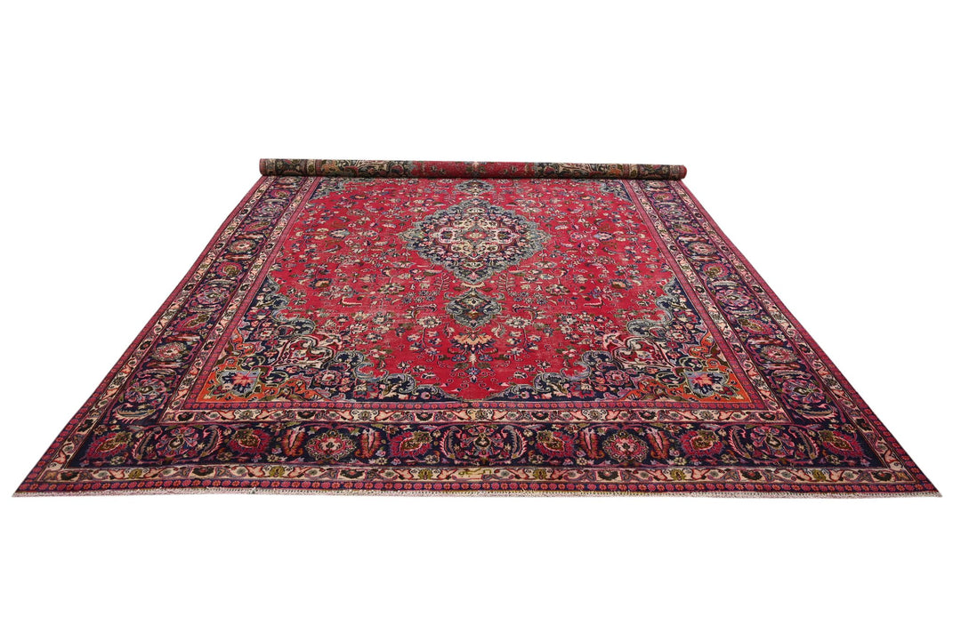 red Oversized rug 9' 1" x 12' 6"