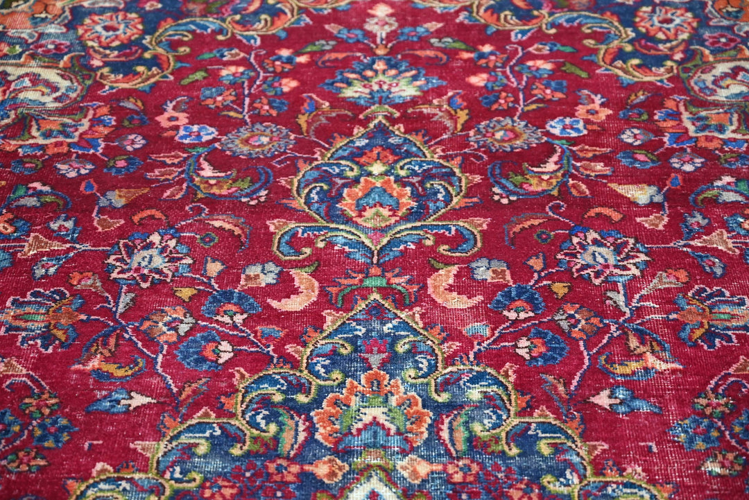 red Oversized rug 9' 3" x 12' 8"