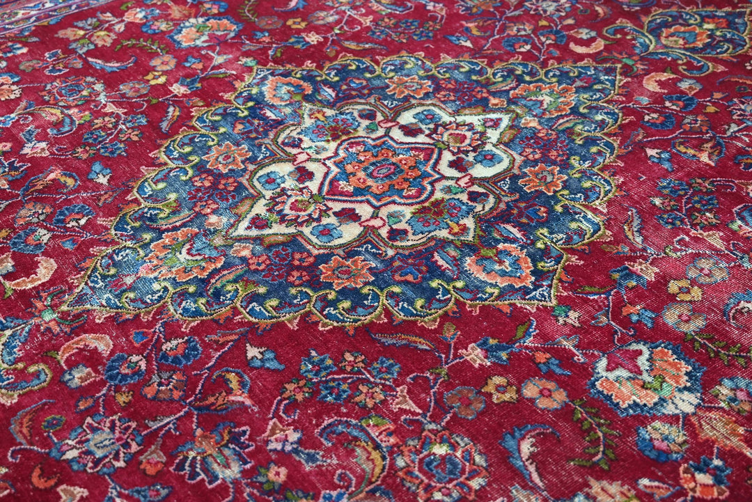 red Oversized rug 9' 3" x 12' 8"