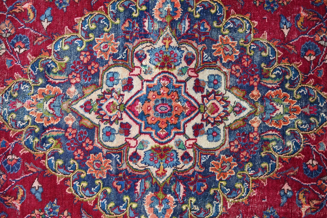 red Oversized rug 9' 3" x 12' 8"