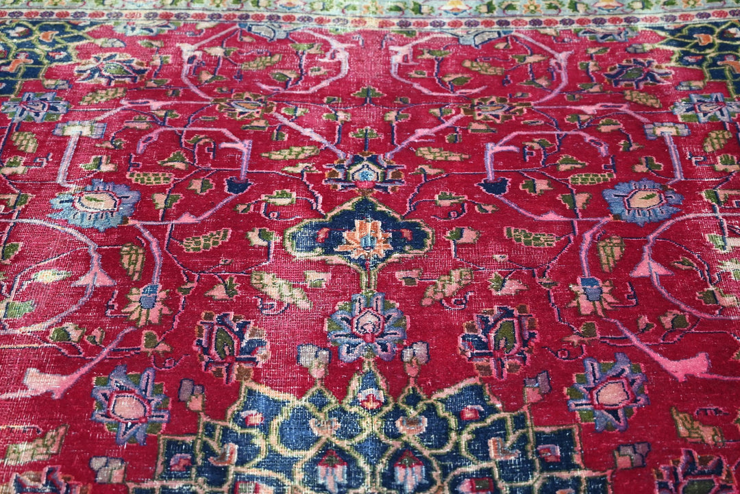 red Oversized rug 9' 1" x 12' 6"