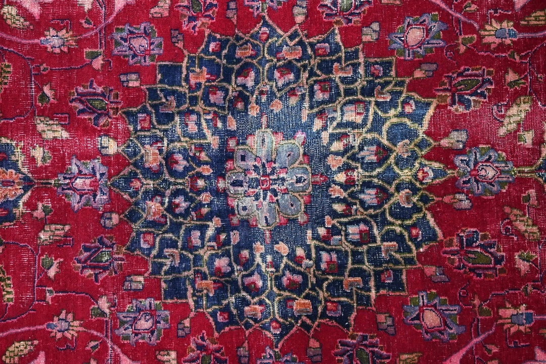 red Oversized rug 9' 1" x 12' 6"