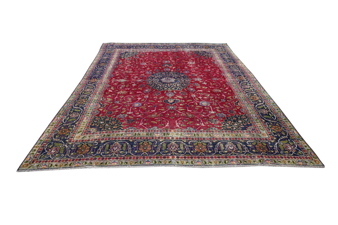 red Oversized rug 9' 1" x 12' 6"