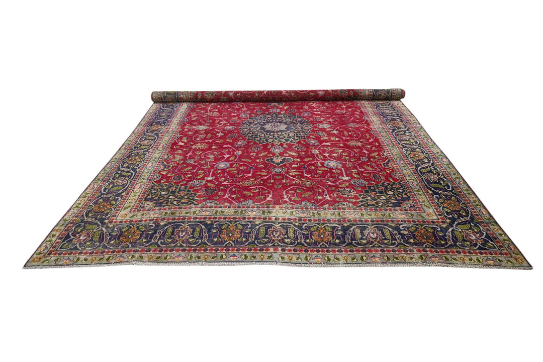 red Oversized rug 9' 1" x 12' 6"