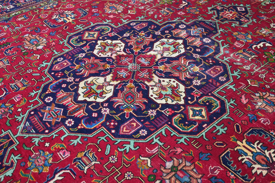 red Oversized rug 9' 2" x 11' 11"