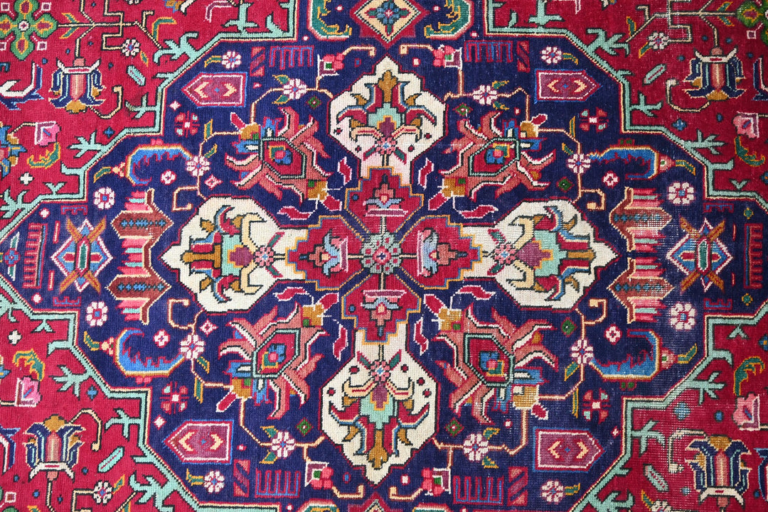 red Oversized rug 9' 2" x 11' 11"
