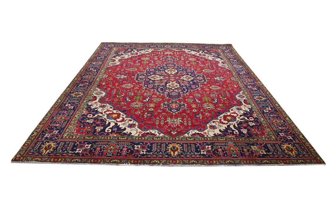 red Oversized rug 9' 2" x 11' 11"