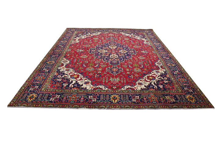 red Oversized rug 9' 2" x 11' 11"