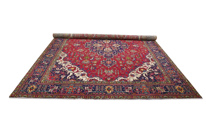 red Oversized rug 9' 2" x 11' 11"