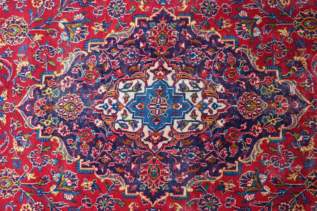 red Oversized rug 9' 4" x 13' 1"
