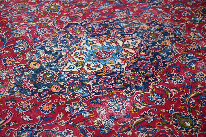 red Oversized rug 9' 3" x 12' 8"