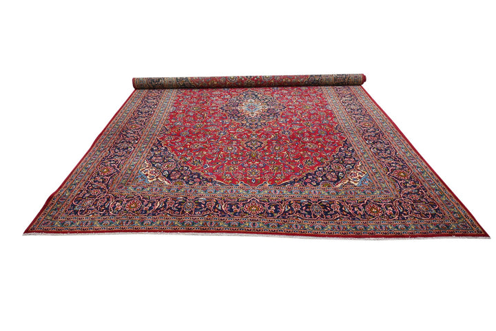 red Oversized rug 9' 3" x 12' 8"