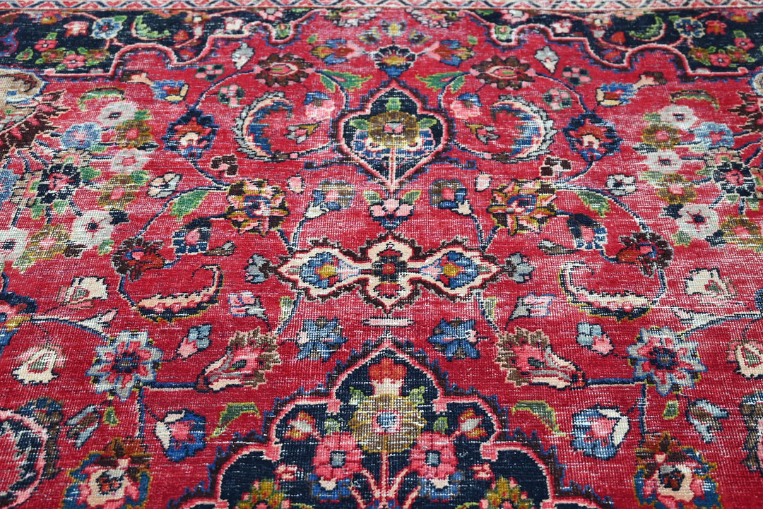 red Oversized rug 9' 6" x 13' 2"