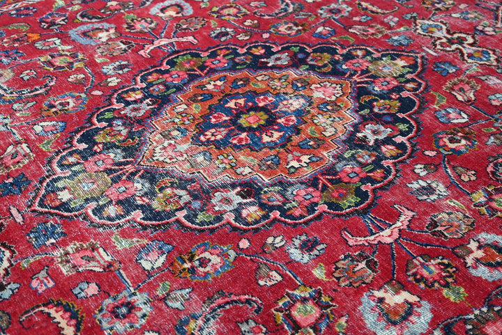 red Oversized rug 9' 6" x 13' 2"