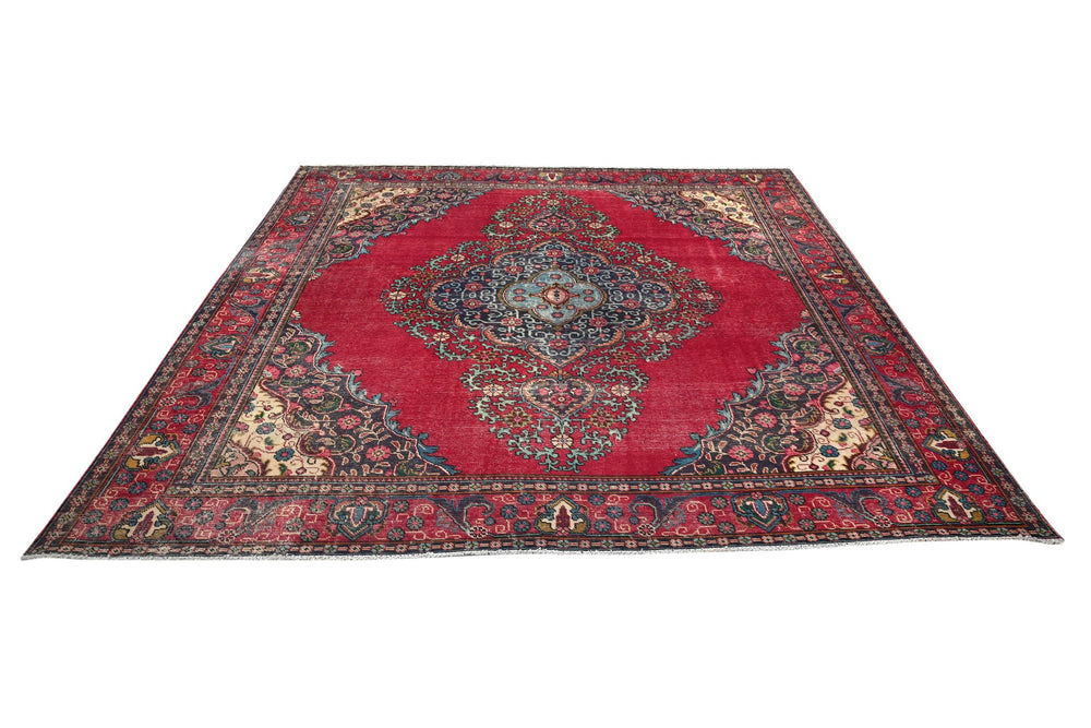 red Oversized rug 9' 4" x 9' 4"