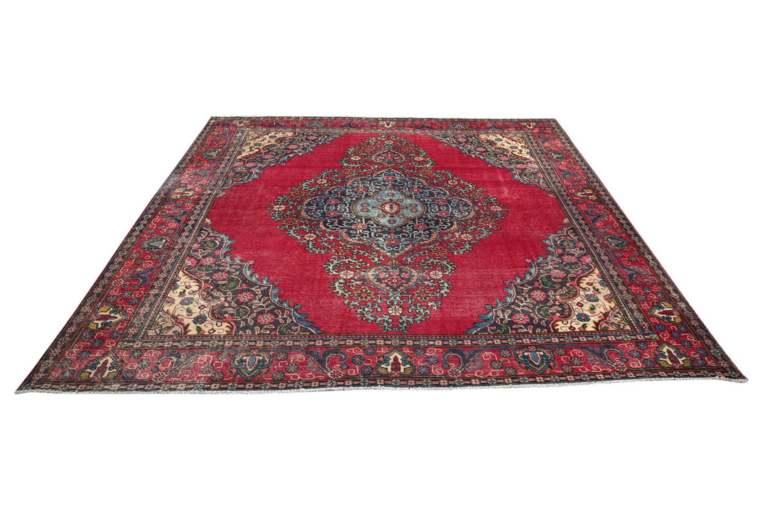 red Oversized rug 9' 4" x 9' 4"