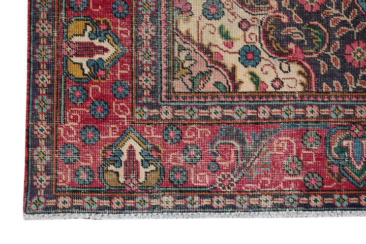 red Oversized rug 9' 4" x 9' 4"