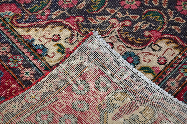 red Oversized rug 9' 4" x 9' 4"