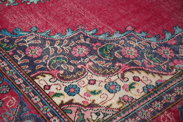 red Oversized rug 9' 4" x 9' 4"