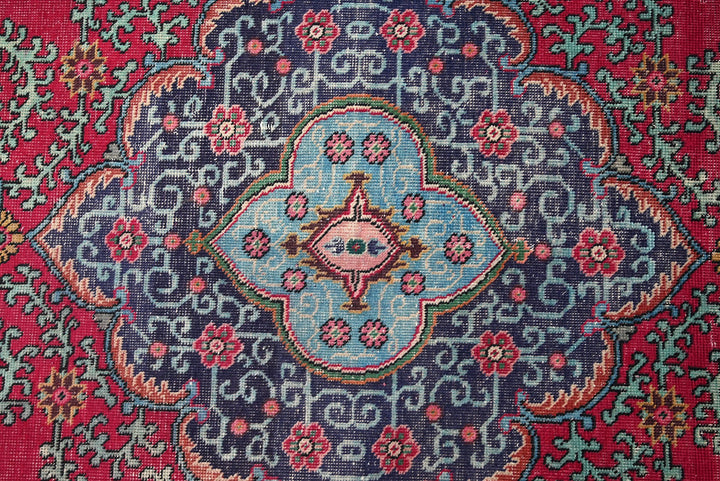 red Oversized rug 9' 4" x 9' 4"
