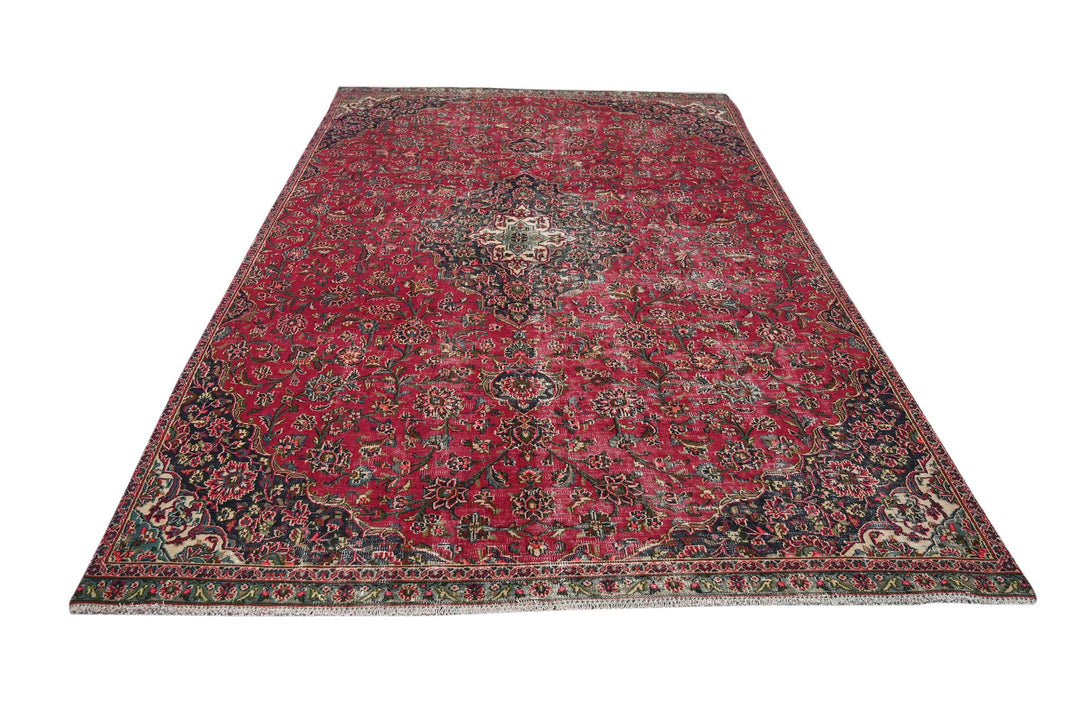 red Large rug 6' 5" x 9' 9"