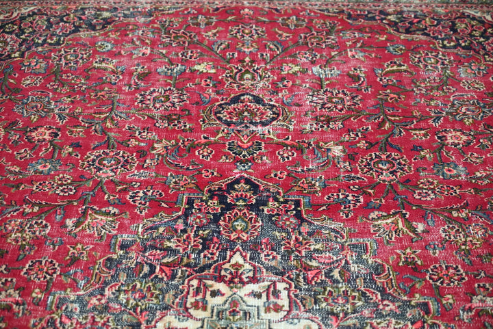 red Large rug 6' 5" x 9' 9"