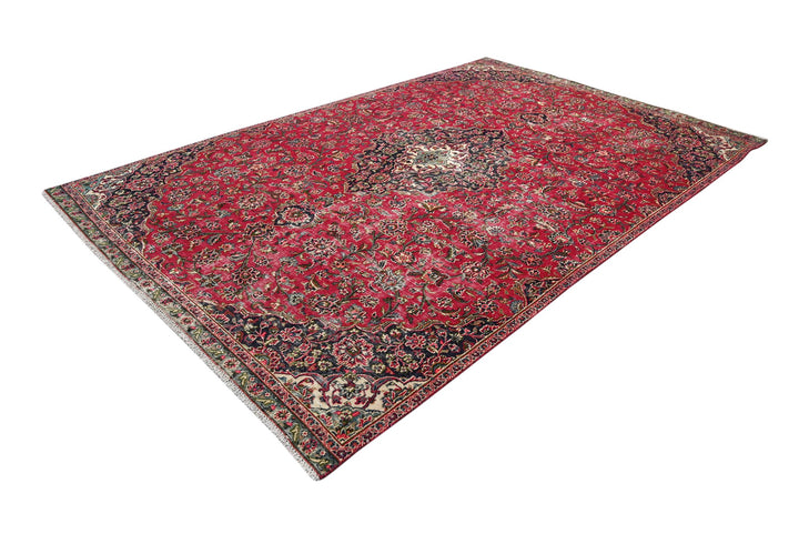 red Large rug 6' 5" x 9' 9"