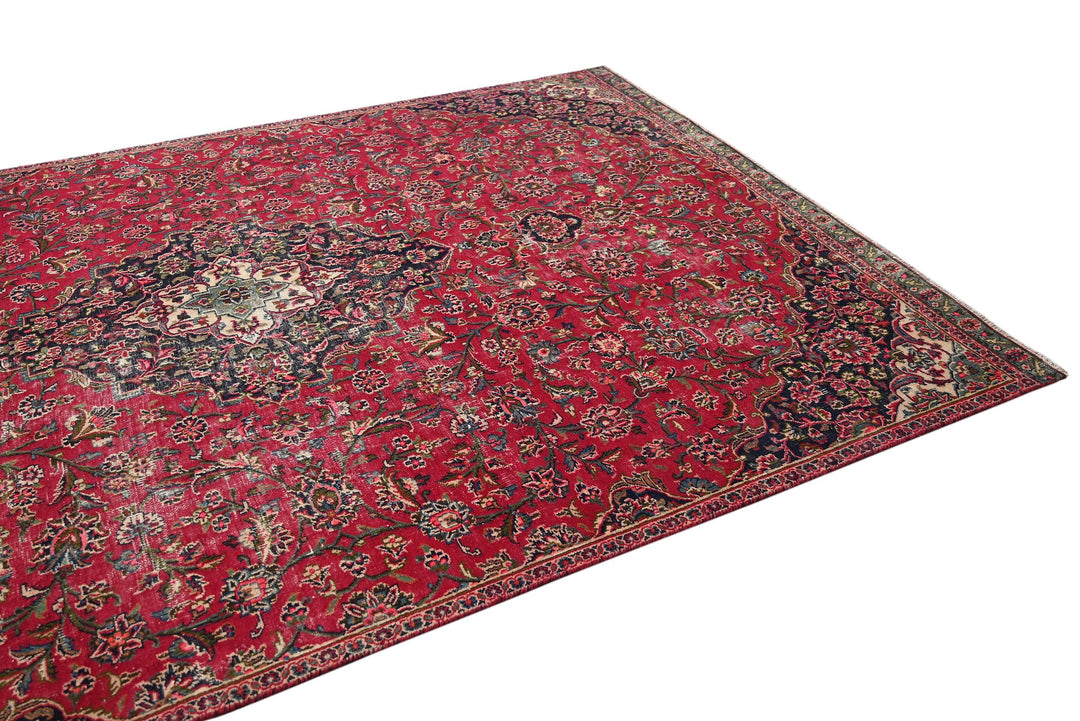 red Large rug 6' 5" x 9' 9"