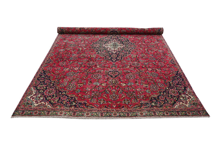 red Large rug 6' 5" x 9' 9"