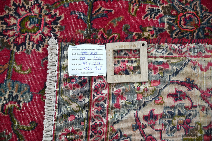 red Large rug 6' 5" x 9' 9"
