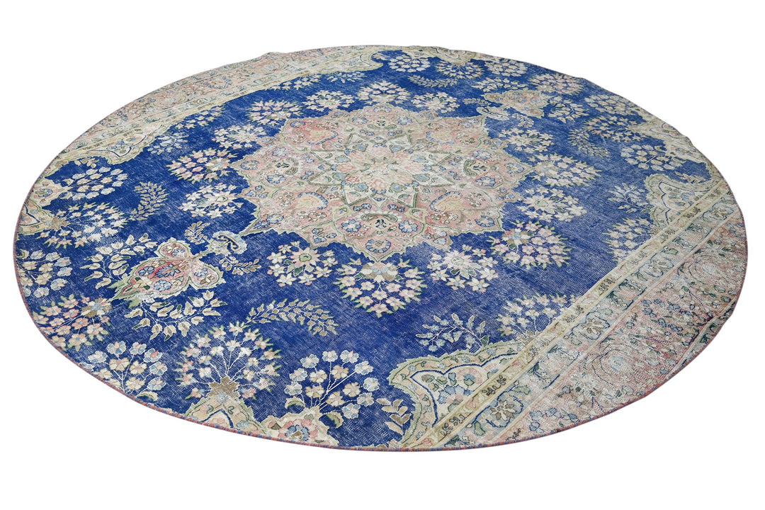 blue Large rug 8' 6" x 8' 6"