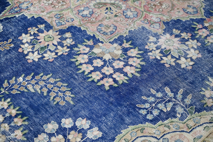 blue Large rug 8' 6" x 8' 6"