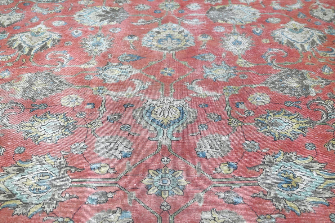 red Oversized rug 9' 0" x 11' 8"