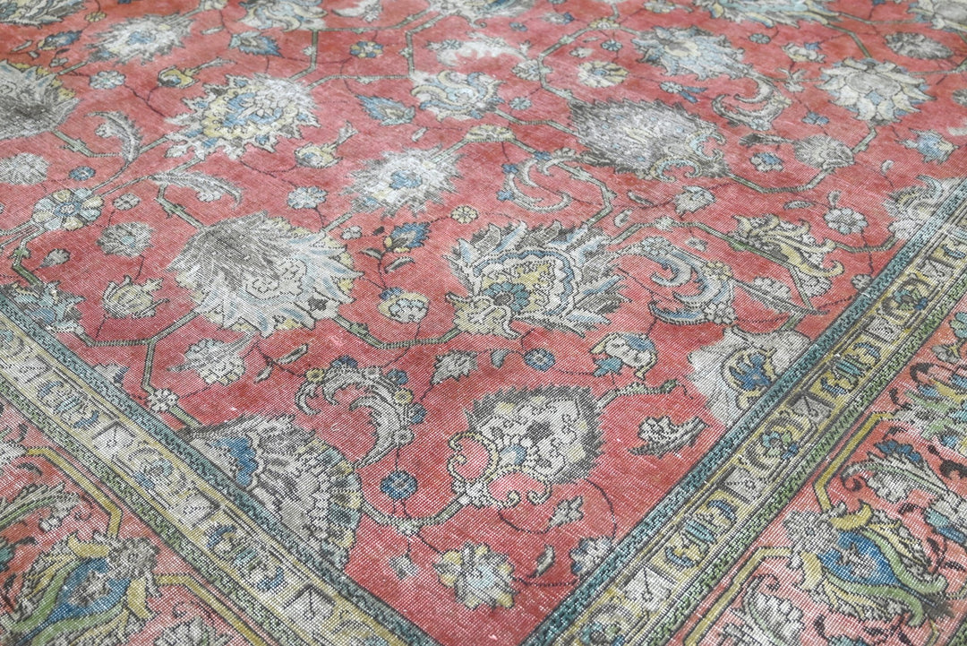 red Oversized rug 9' 0" x 11' 8"