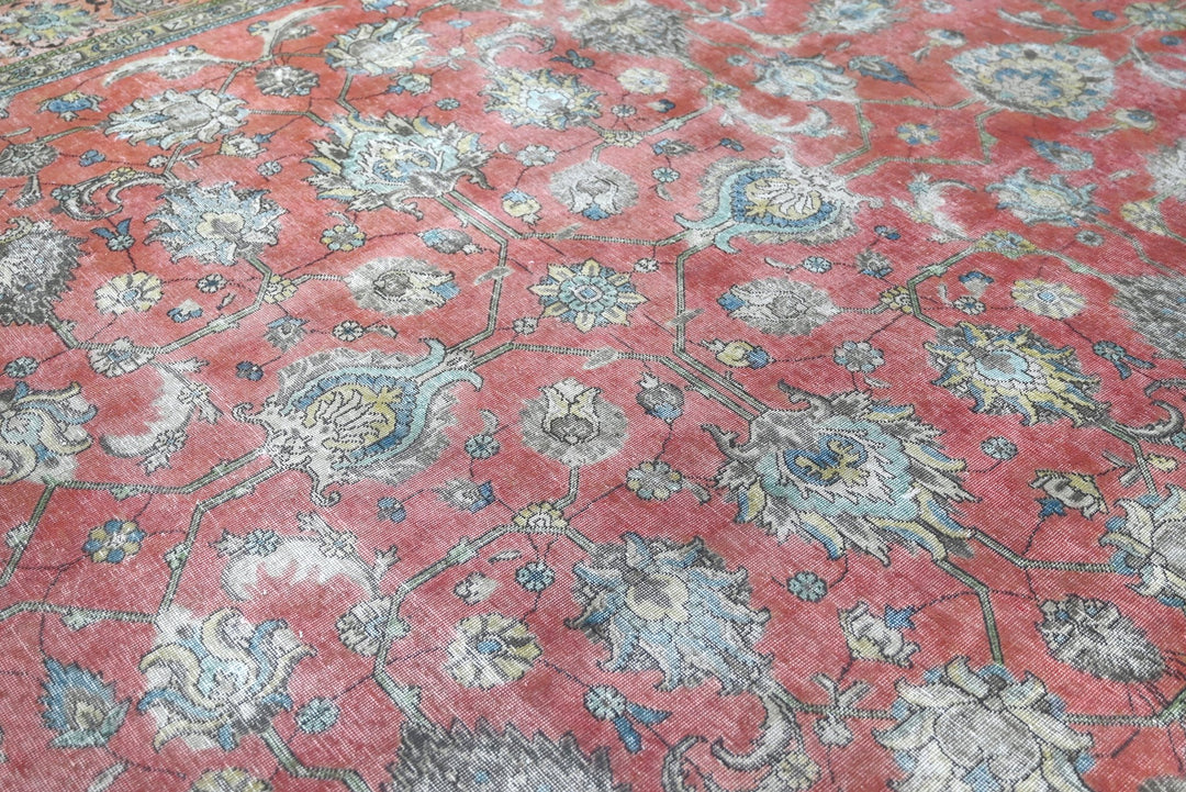 red Oversized rug 9' 0" x 11' 8"