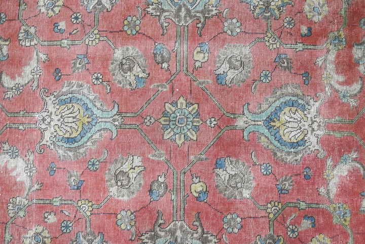 red Oversized rug 9' 0" x 11' 8"