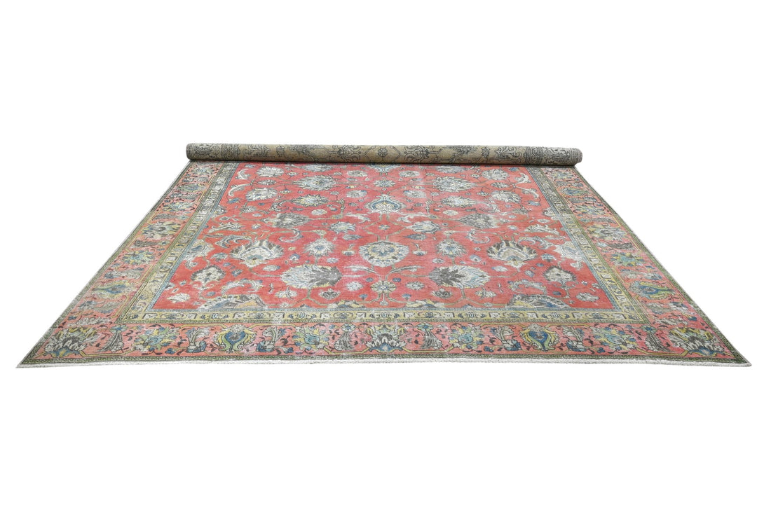 red Oversized rug 9' 0" x 11' 8"