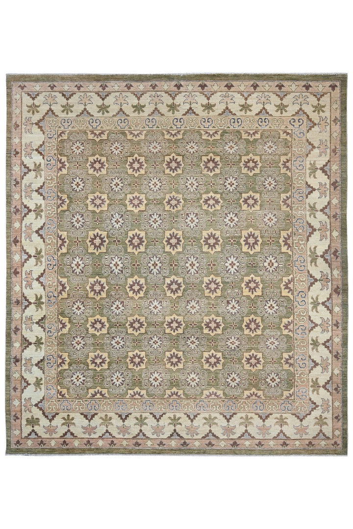 green Large rug 8' 4" x 9' 4"