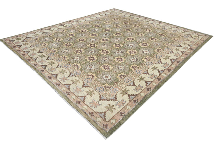 green Large rug 8' 4" x 9' 4"