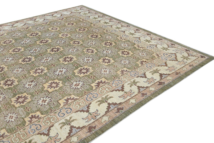 green Large rug 8' 4" x 9' 4"