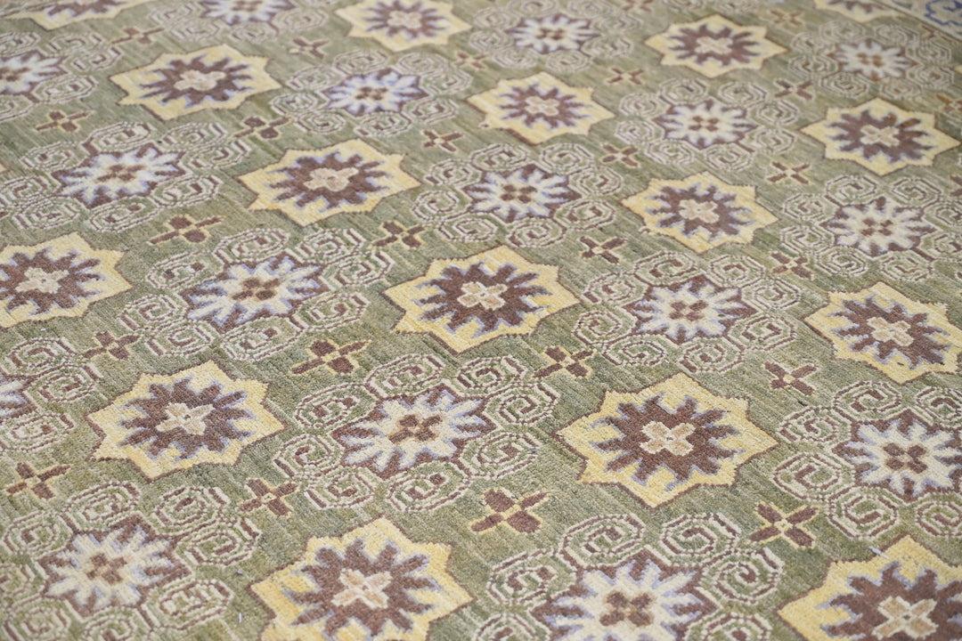 green Large rug 8' 4" x 9' 4"